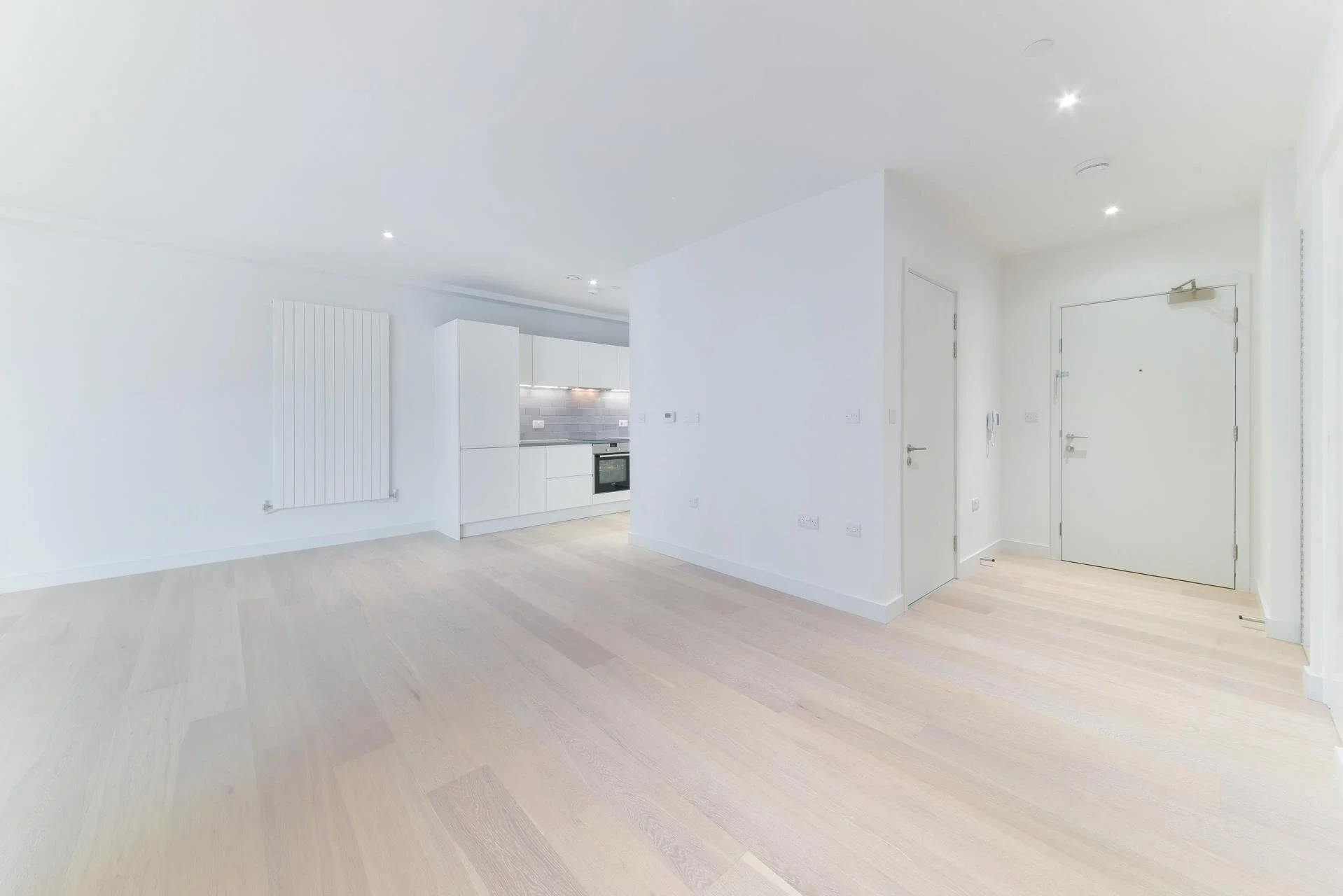 Flat Riverside Walk in Greater London