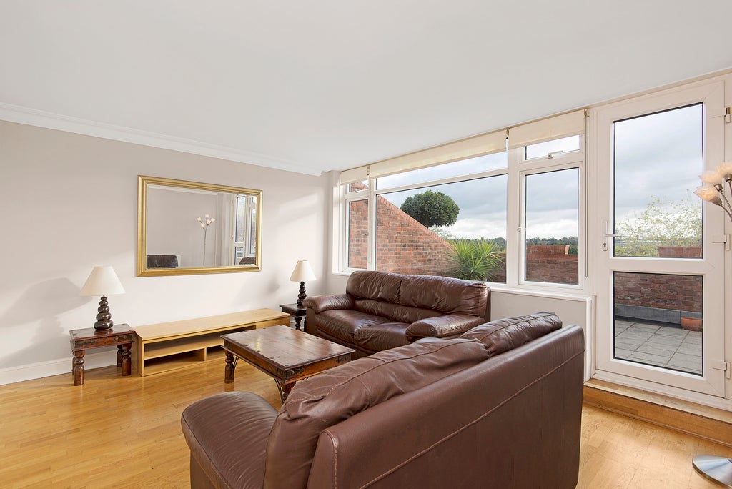 Flat Murfett Close in Greater London