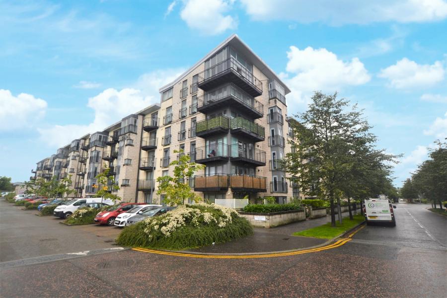 Flat Waterfront Park in City of Edinburgh