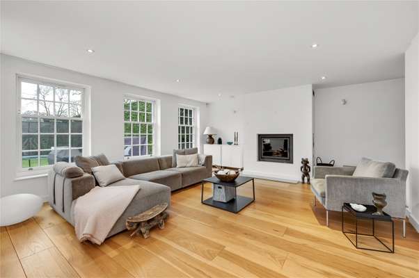 House Heathfield in Elmbridge