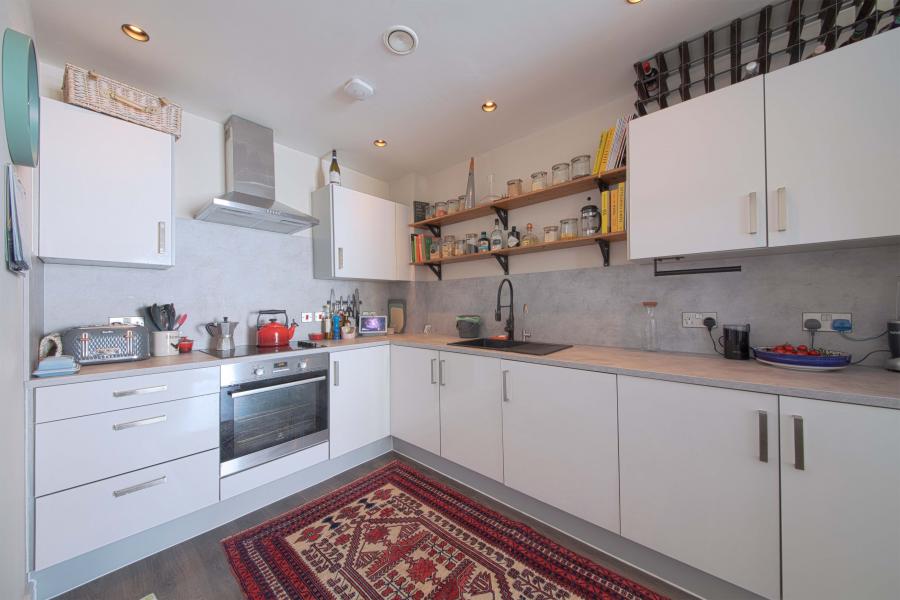 Flat Cookham Road in Maidenhead