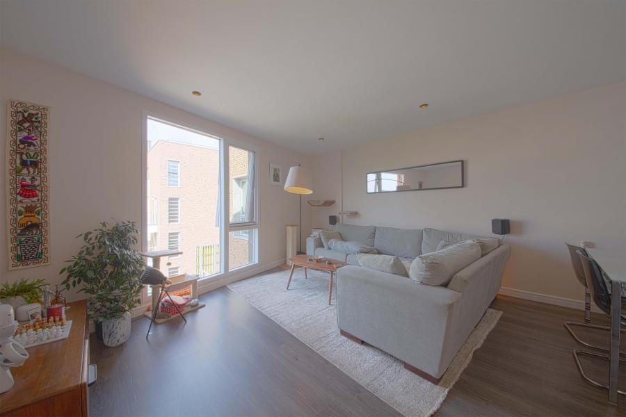 Flat Cookham Road in Maidenhead