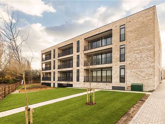 Flat Lapwing Avenue in Cambridge