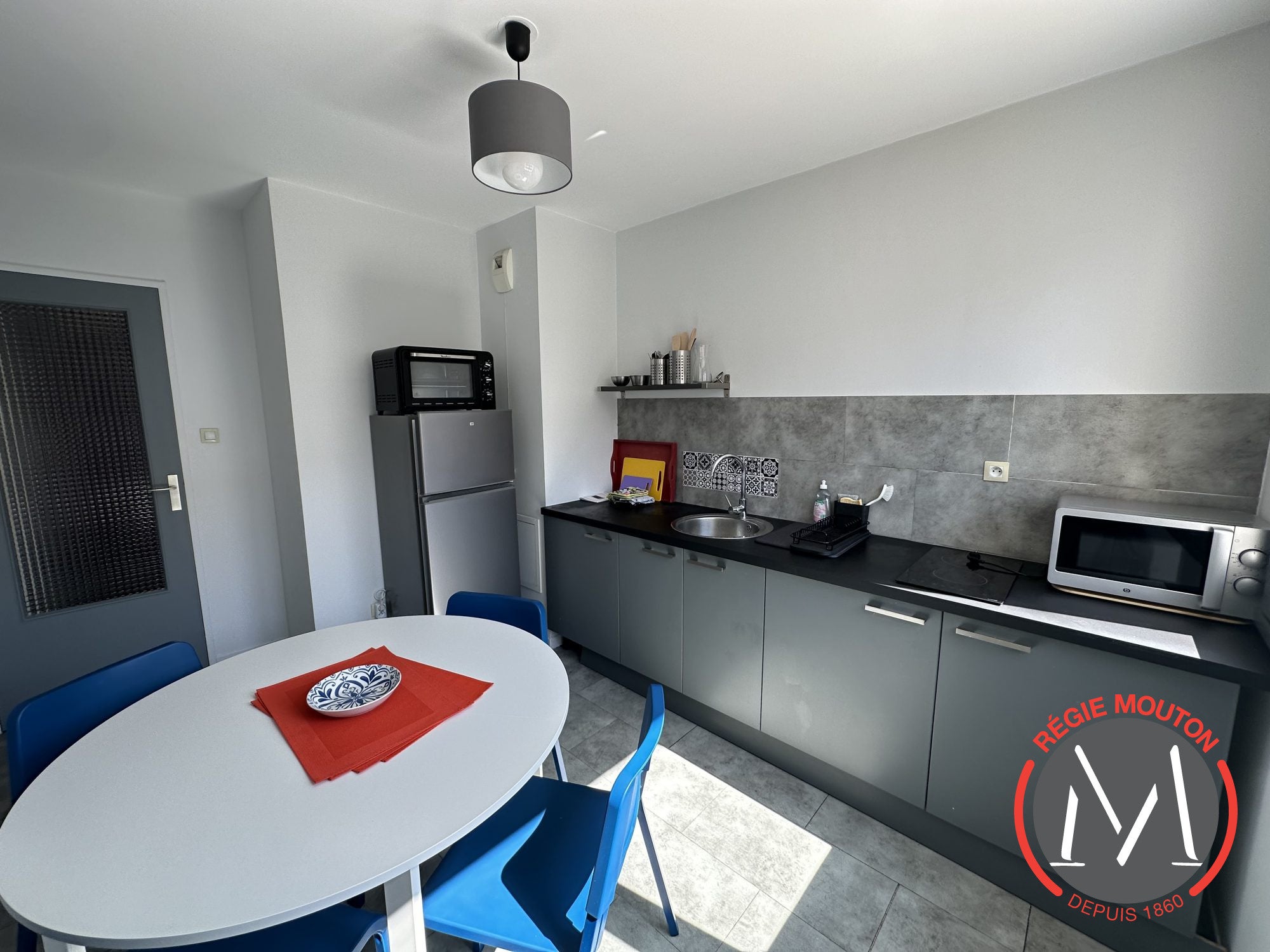 Flat Avenue des Frères Lumière in Lyon