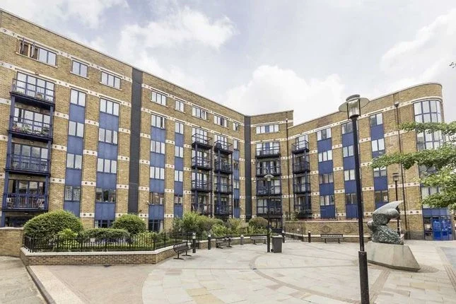 Flat Folgate Street in Greater London