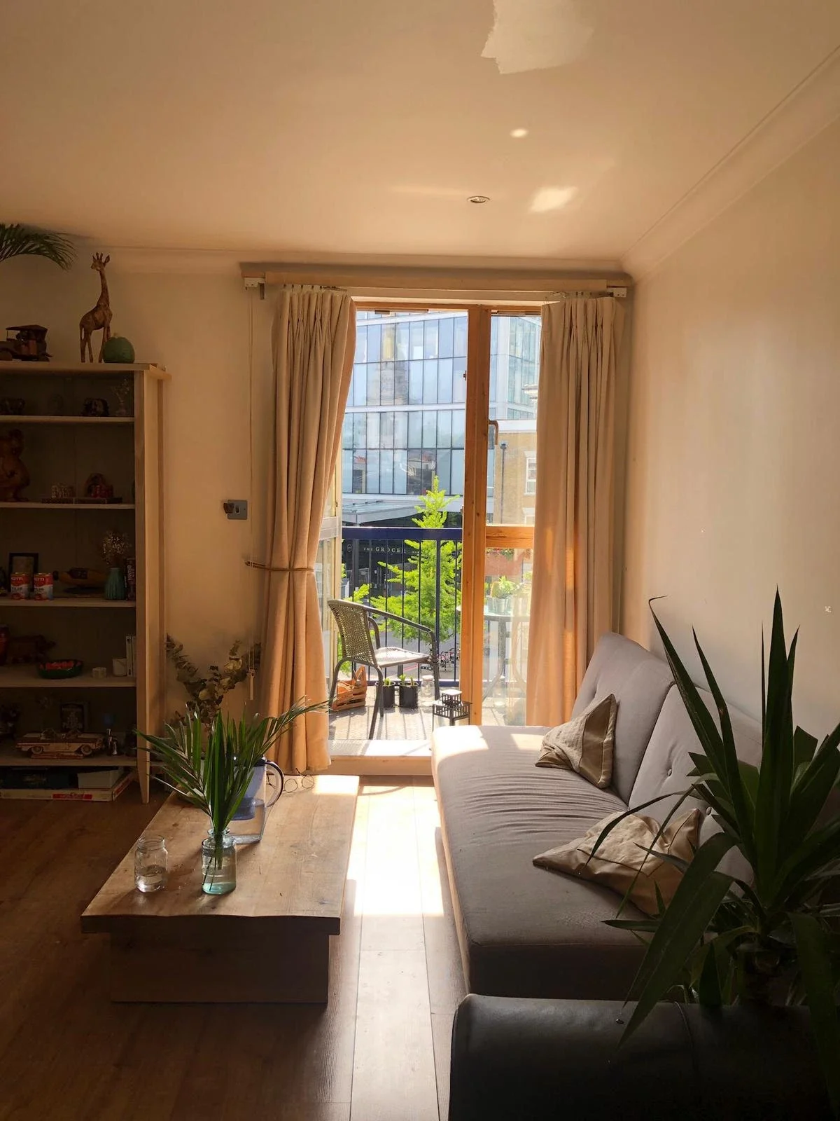 Flat Folgate Street in Greater London