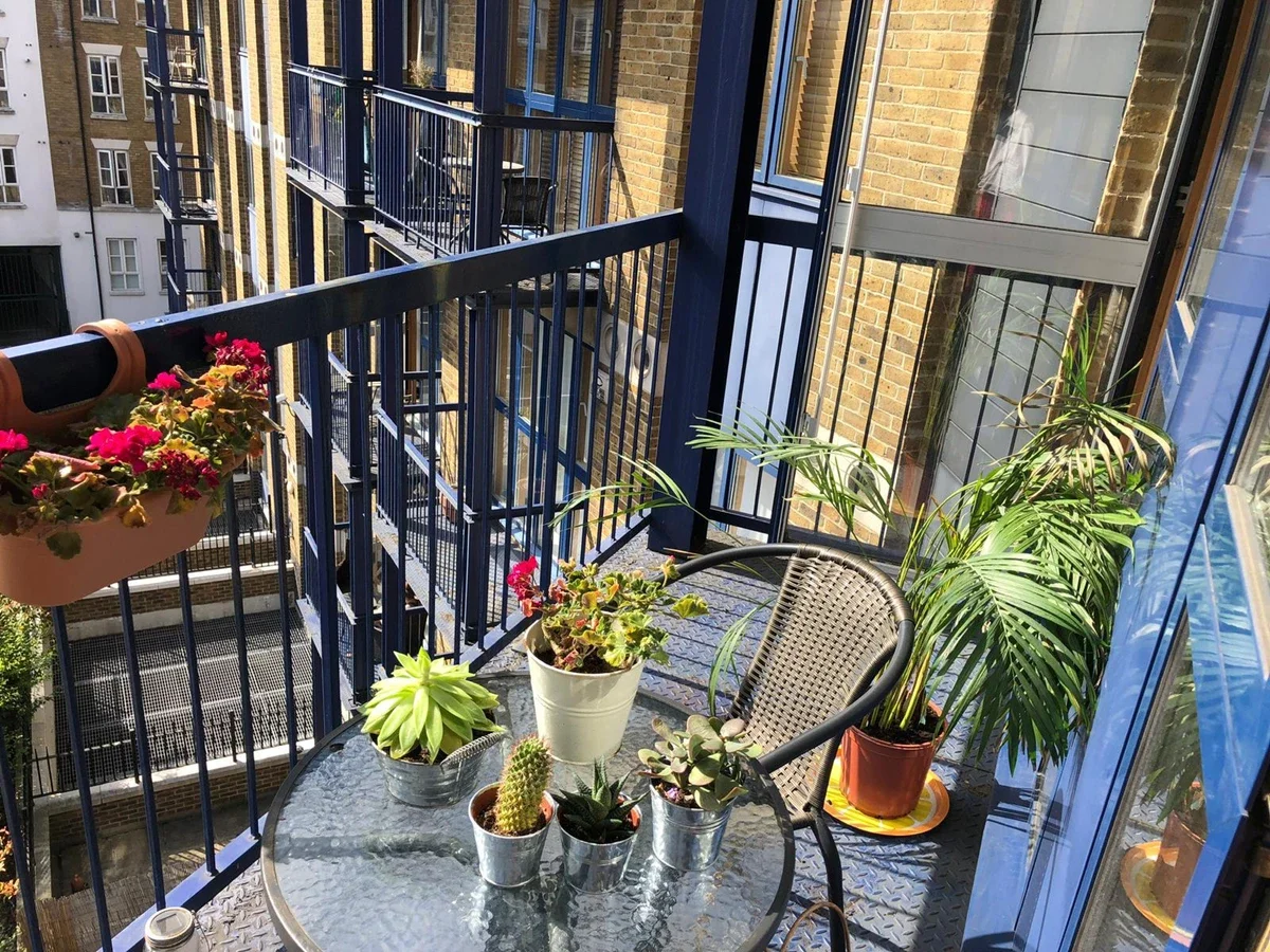 Flat Folgate Street in Greater London