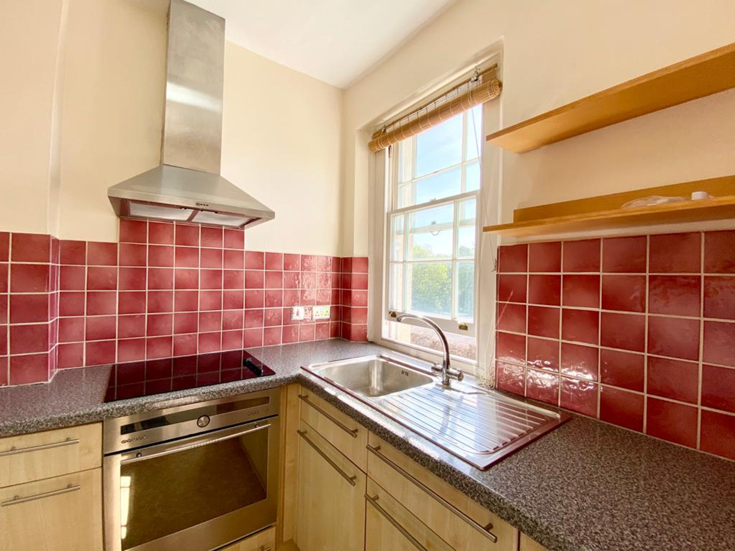 Flat Oakfield Road in Bristol