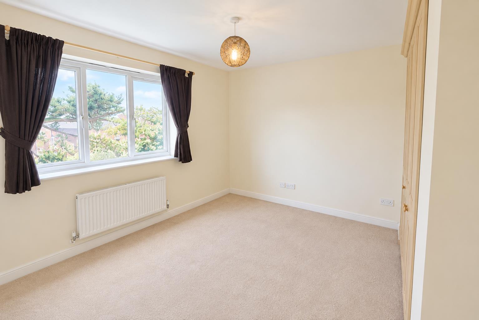 Flat Macrae Road in Pill and Easton-In-Gordano