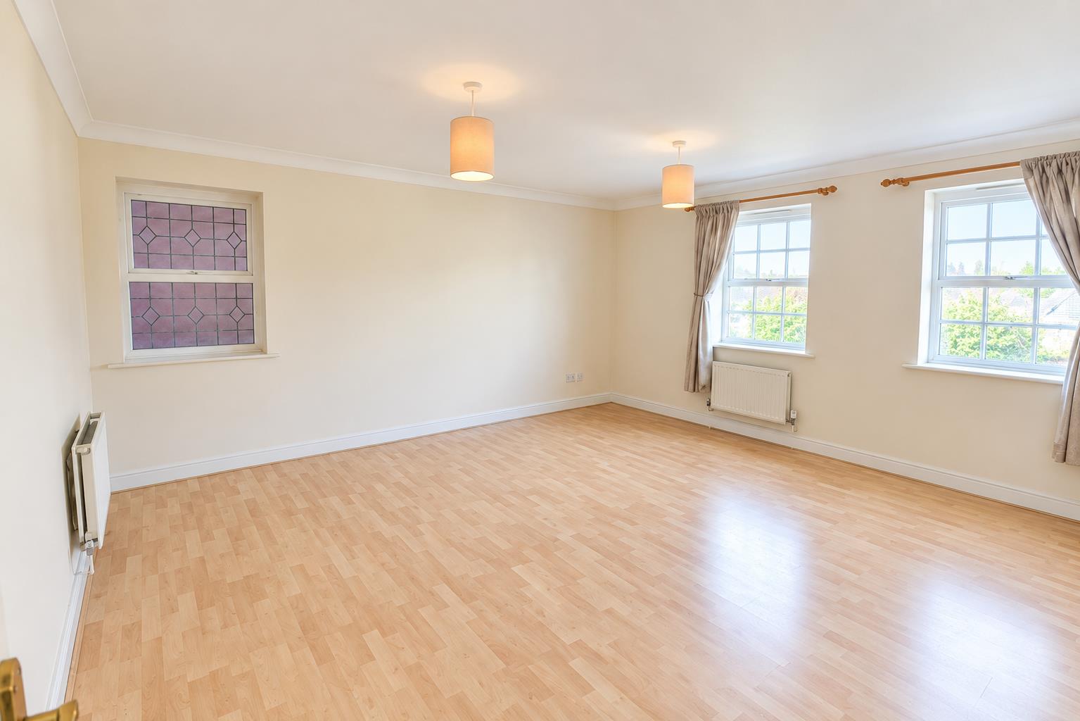 Flat Macrae Road in Pill and Easton-In-Gordano