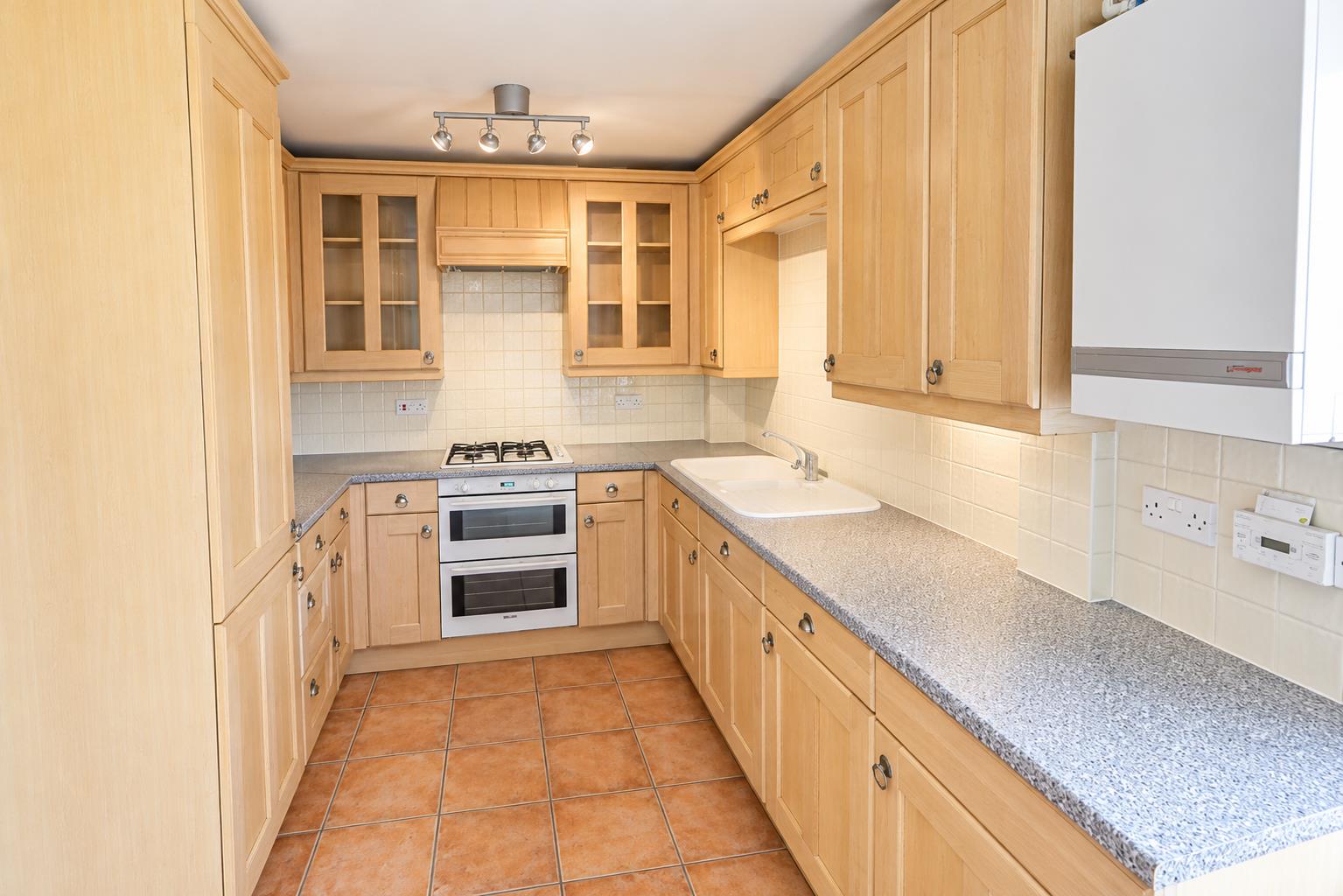 Flat Macrae Road in Pill and Easton-In-Gordano