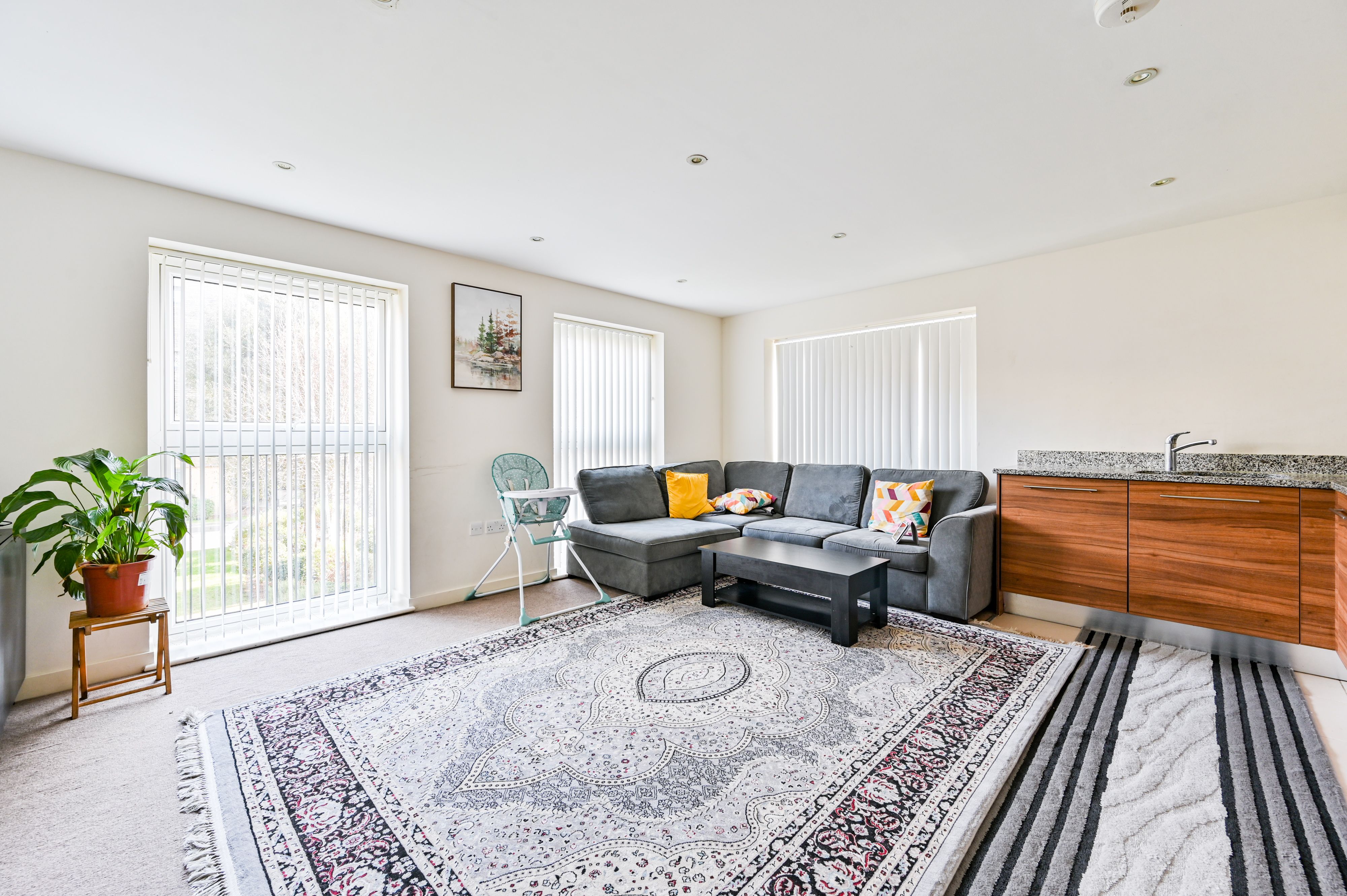 Flat Unwin Way in Greater London