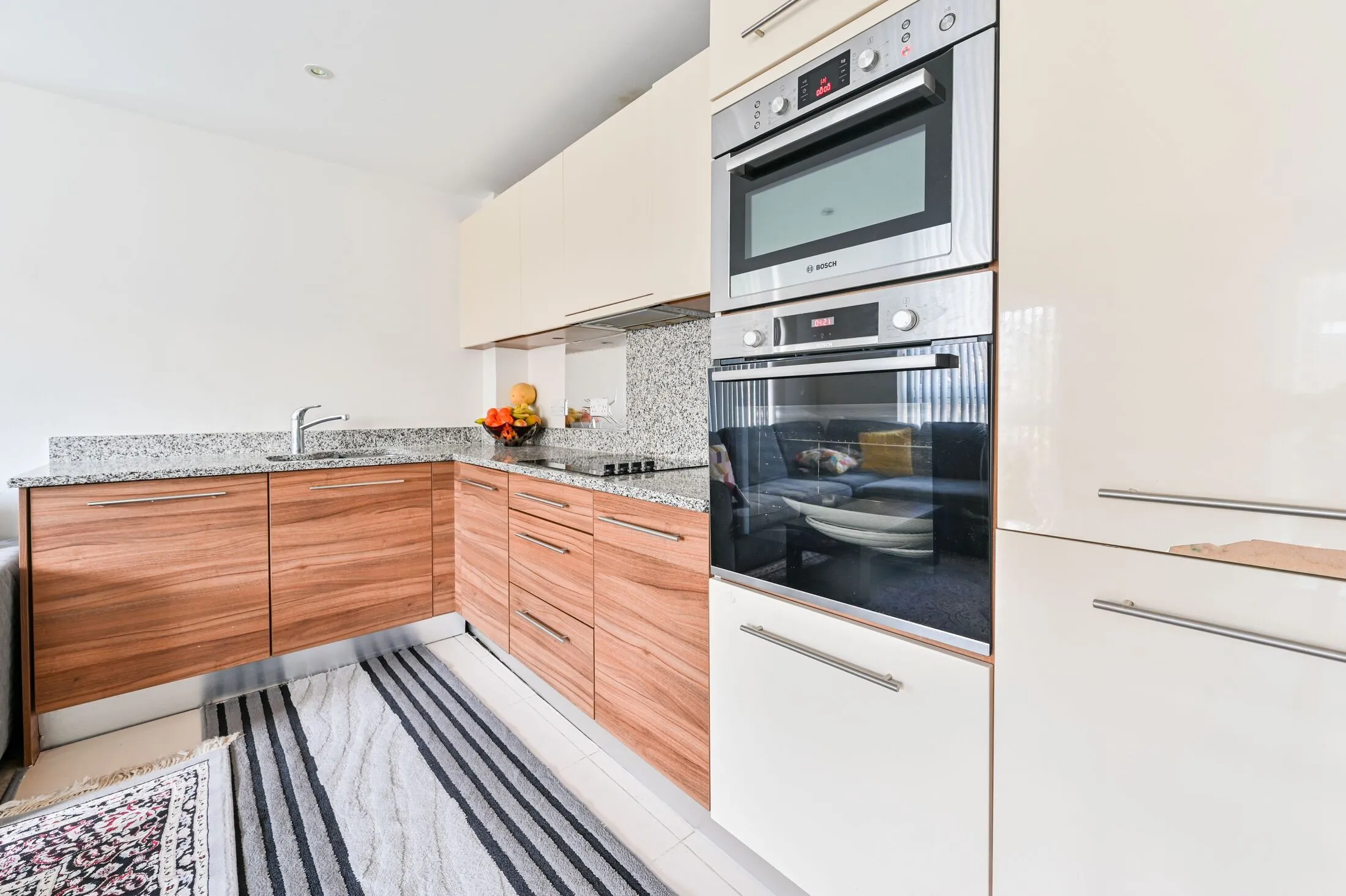 Flat Unwin Way in Greater London