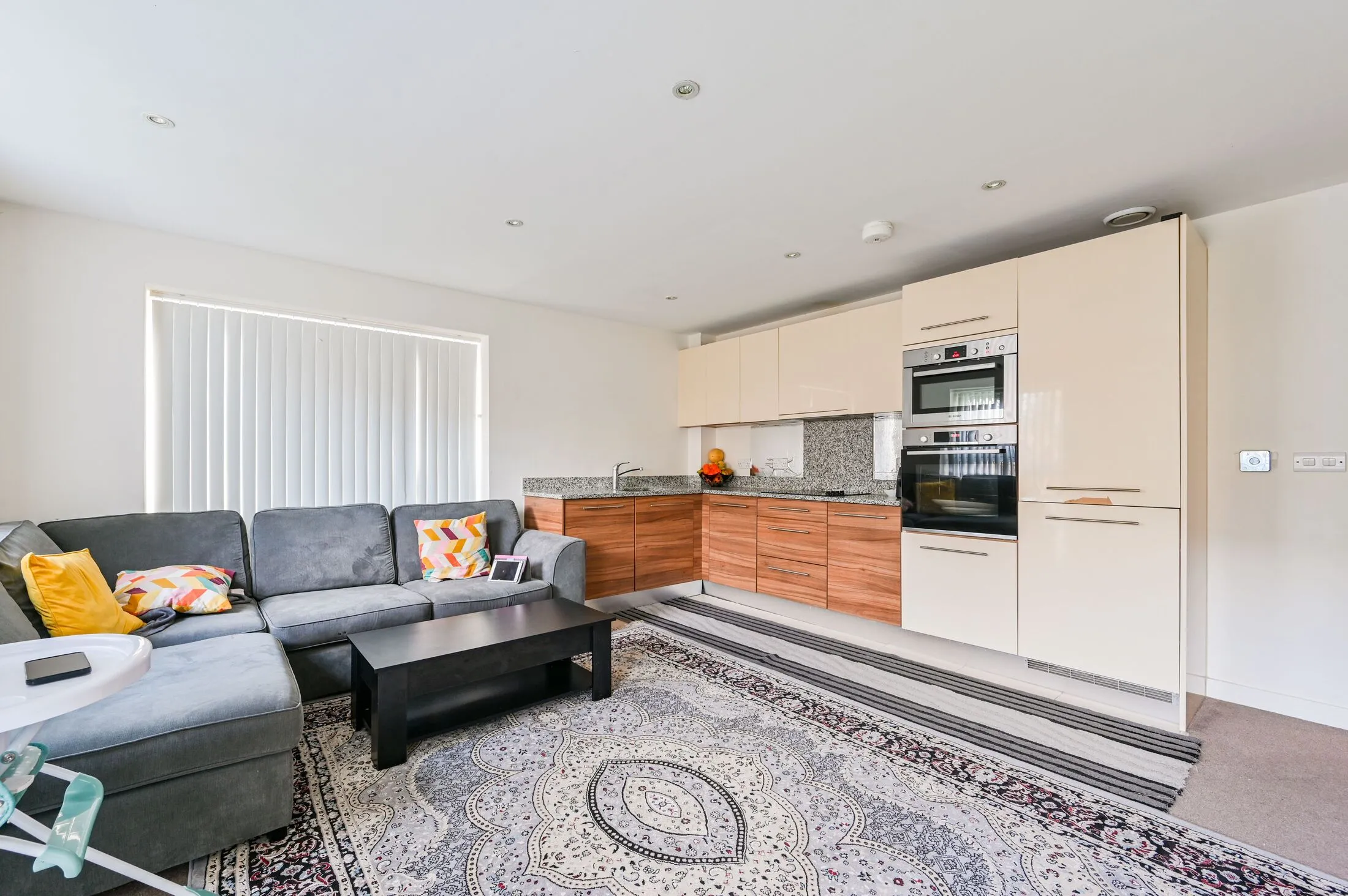 Flat Unwin Way in Greater London