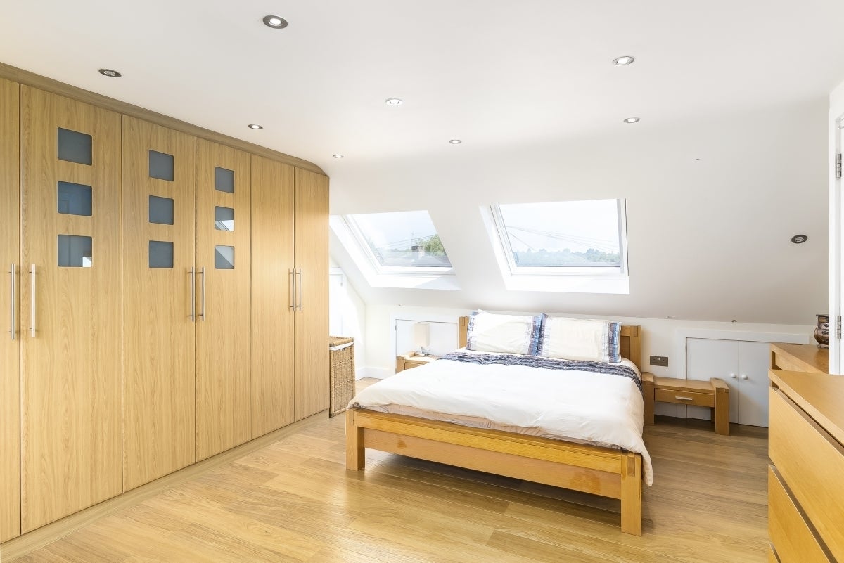 House Binyon Crescent in Greater London