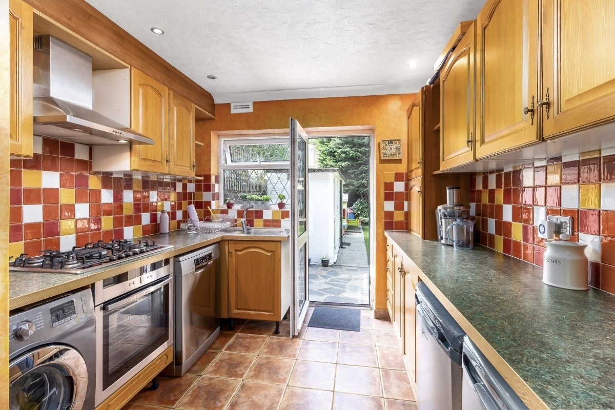 House Binyon Crescent in Greater London
