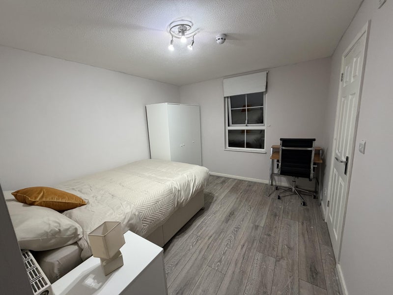 Room Frettons in Basildon