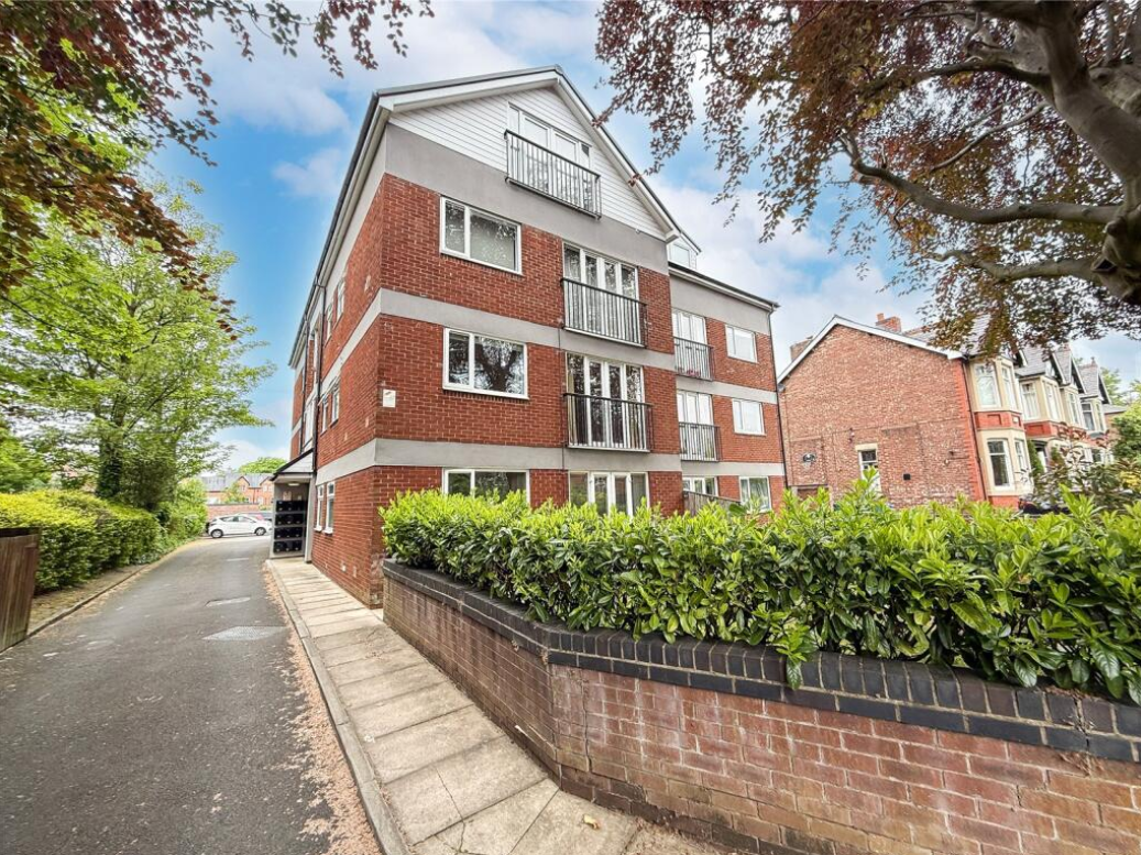 Flat Parsonage Road in Manchester
