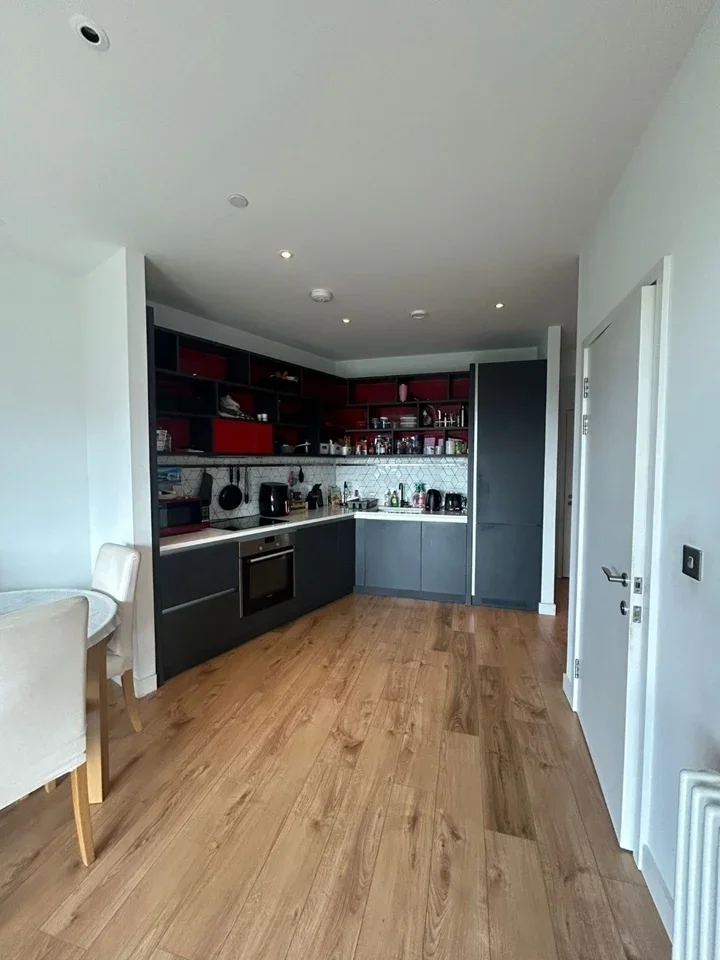 Flat Lyell Street in Greater London