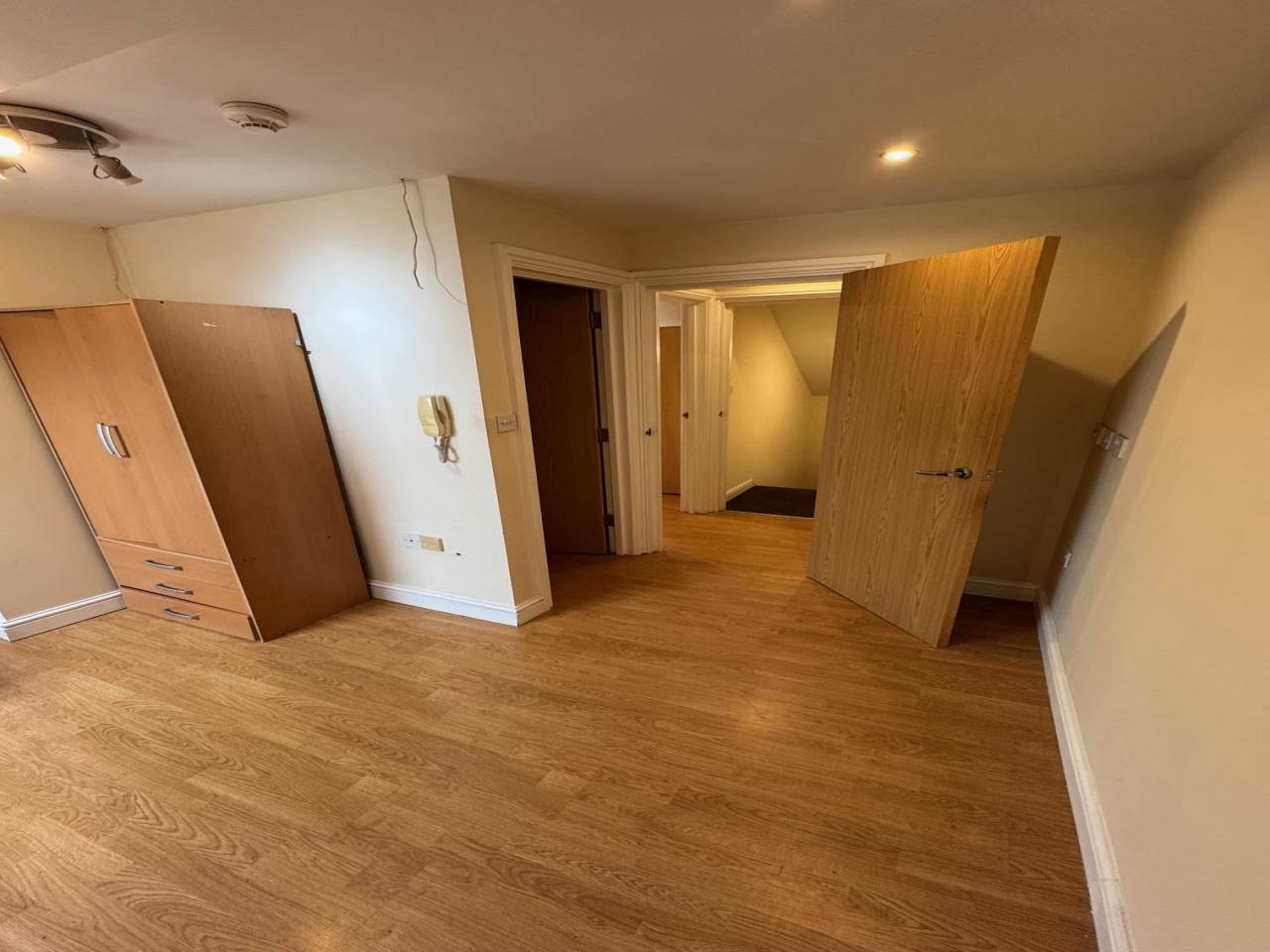 Room Penarth Road in Cardiff