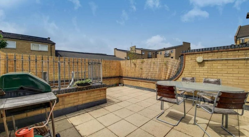 House Kelly Avenue in Greater London