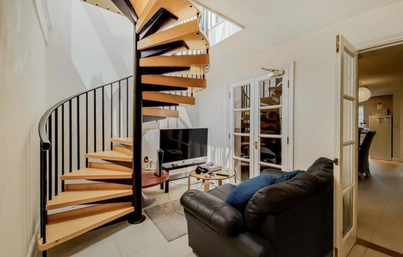 House Kelly Avenue in Greater London