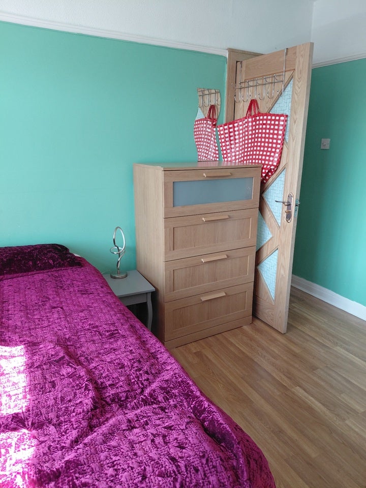 Room Manor Road in Trafford