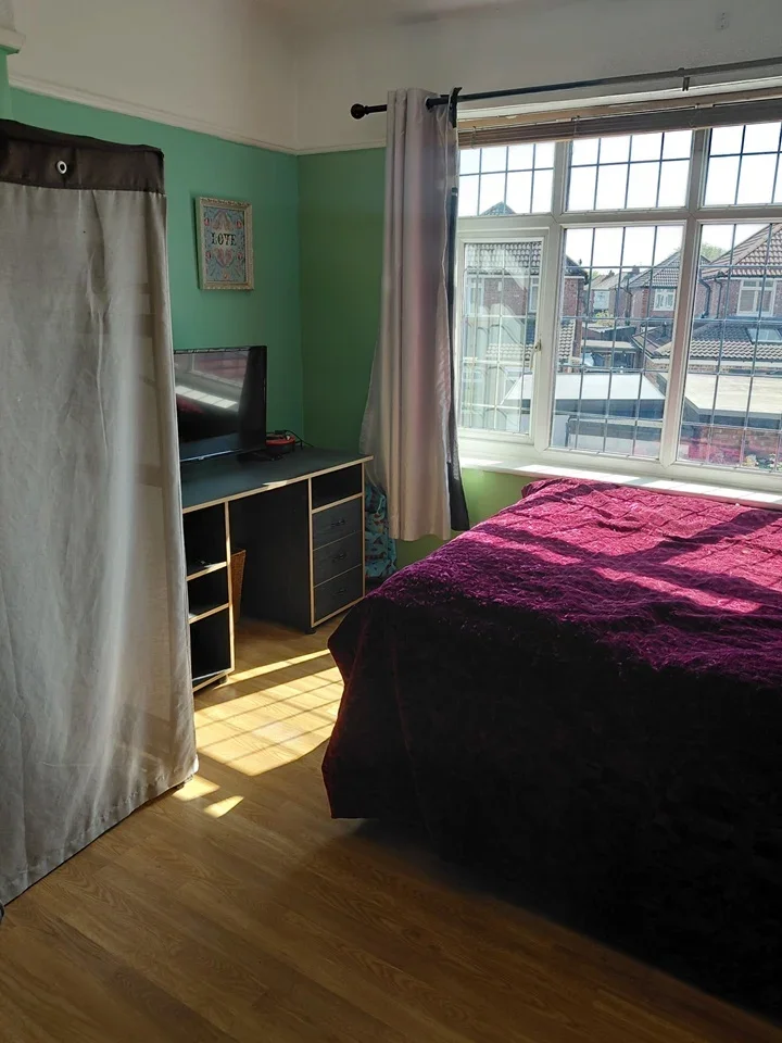 Room Manor Road in Trafford