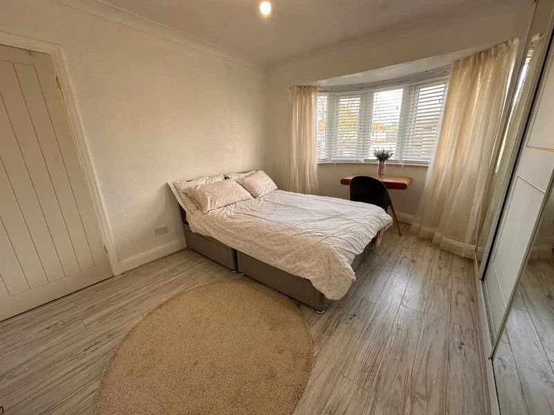Room Welbeck Road in Greater London
