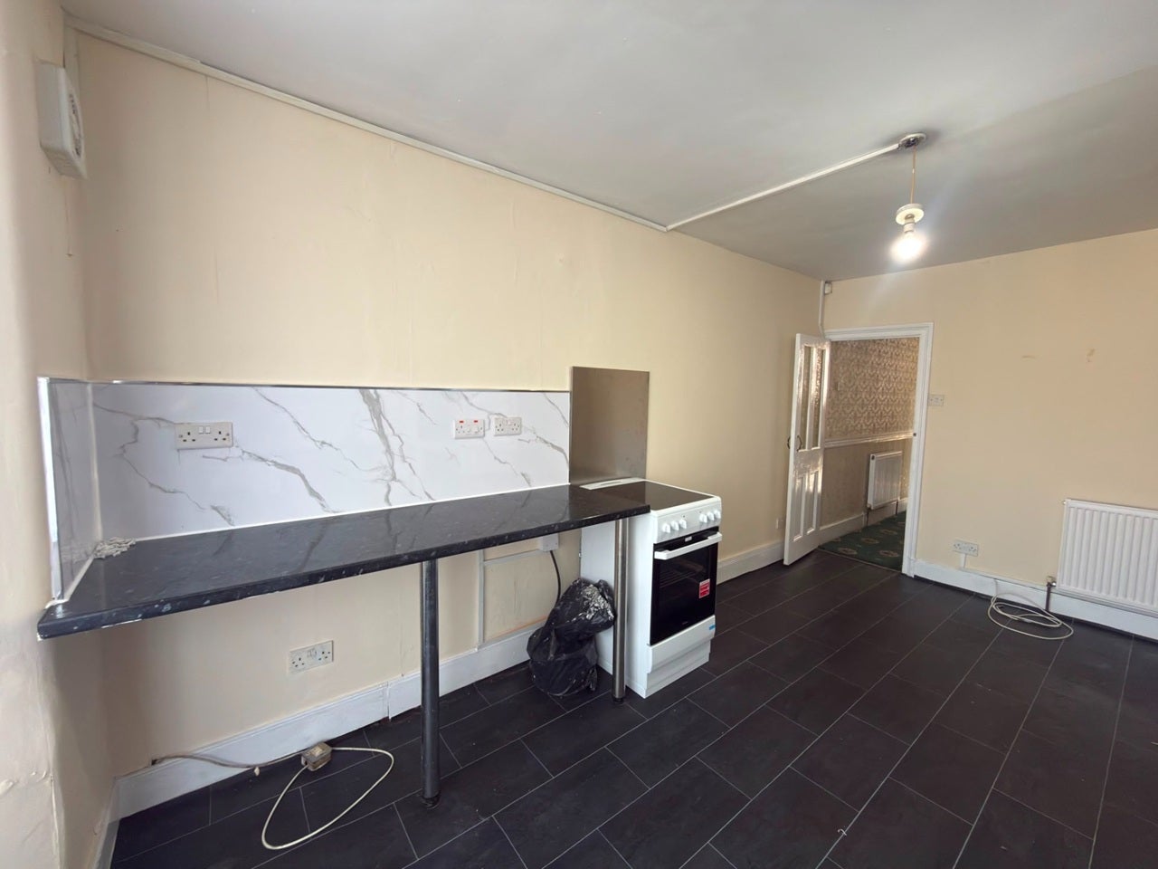 Flat First Avenue in Greater London