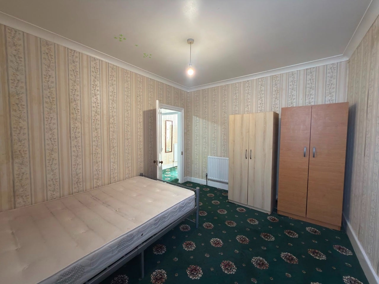 Flat First Avenue in Greater London