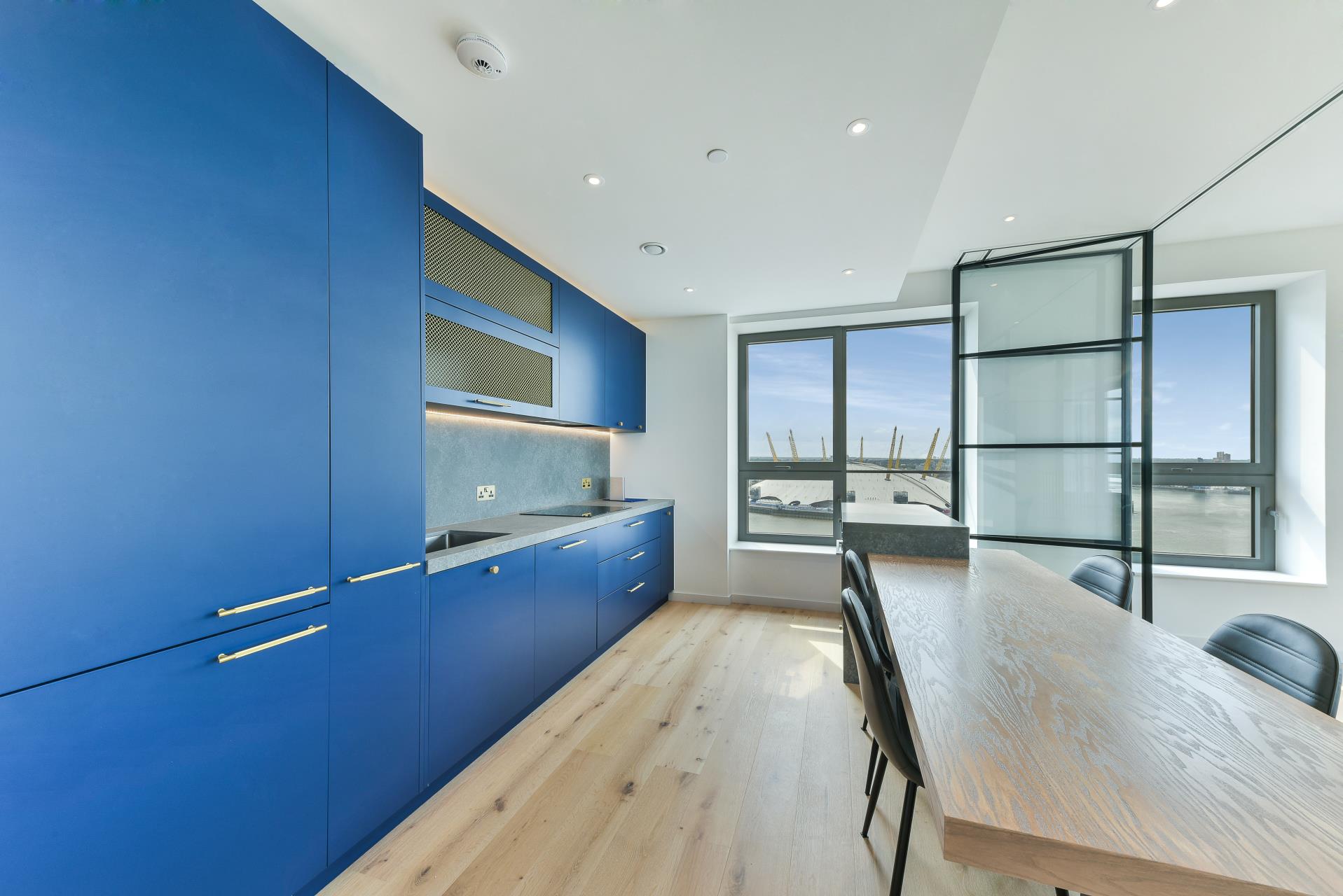 Flat Orchard Place in Greater London