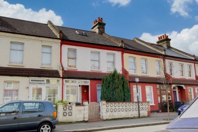 House Silverleigh Road in Greater London