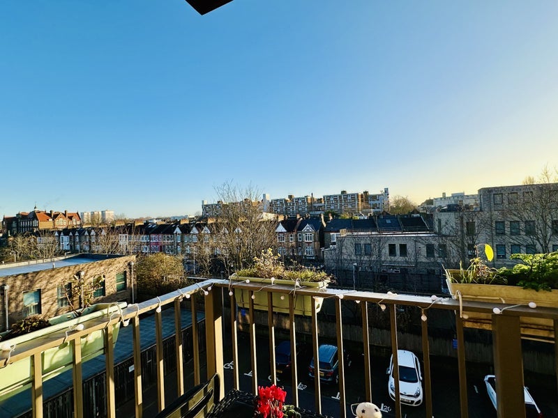 Flat Adenmore Road in Greater London