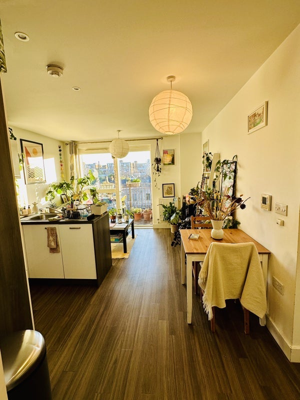 Flat Adenmore Road in Greater London
