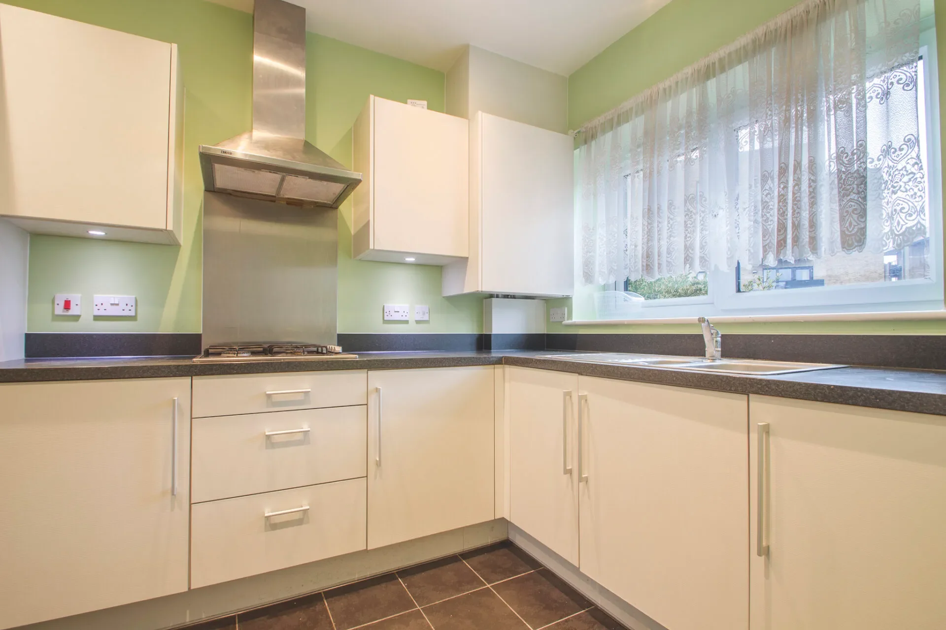 Flat Sterling Road in Greater London