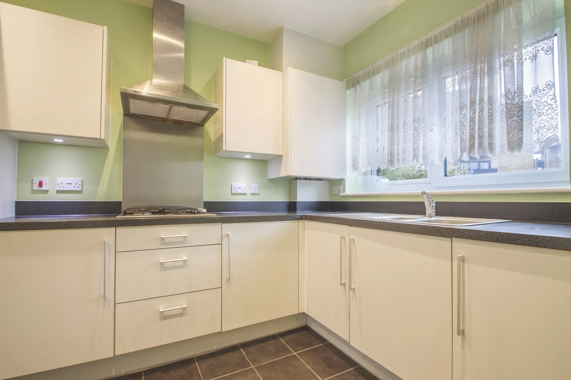 Flat Sterling Road in Greater London