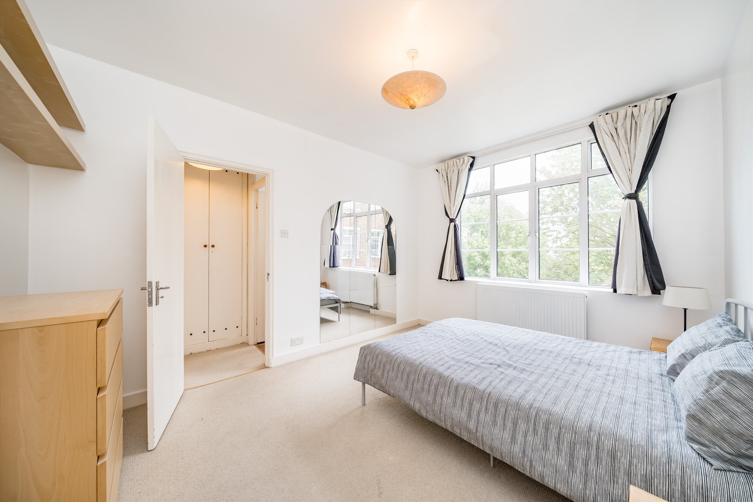 Flat Willesden Lane in Greater London