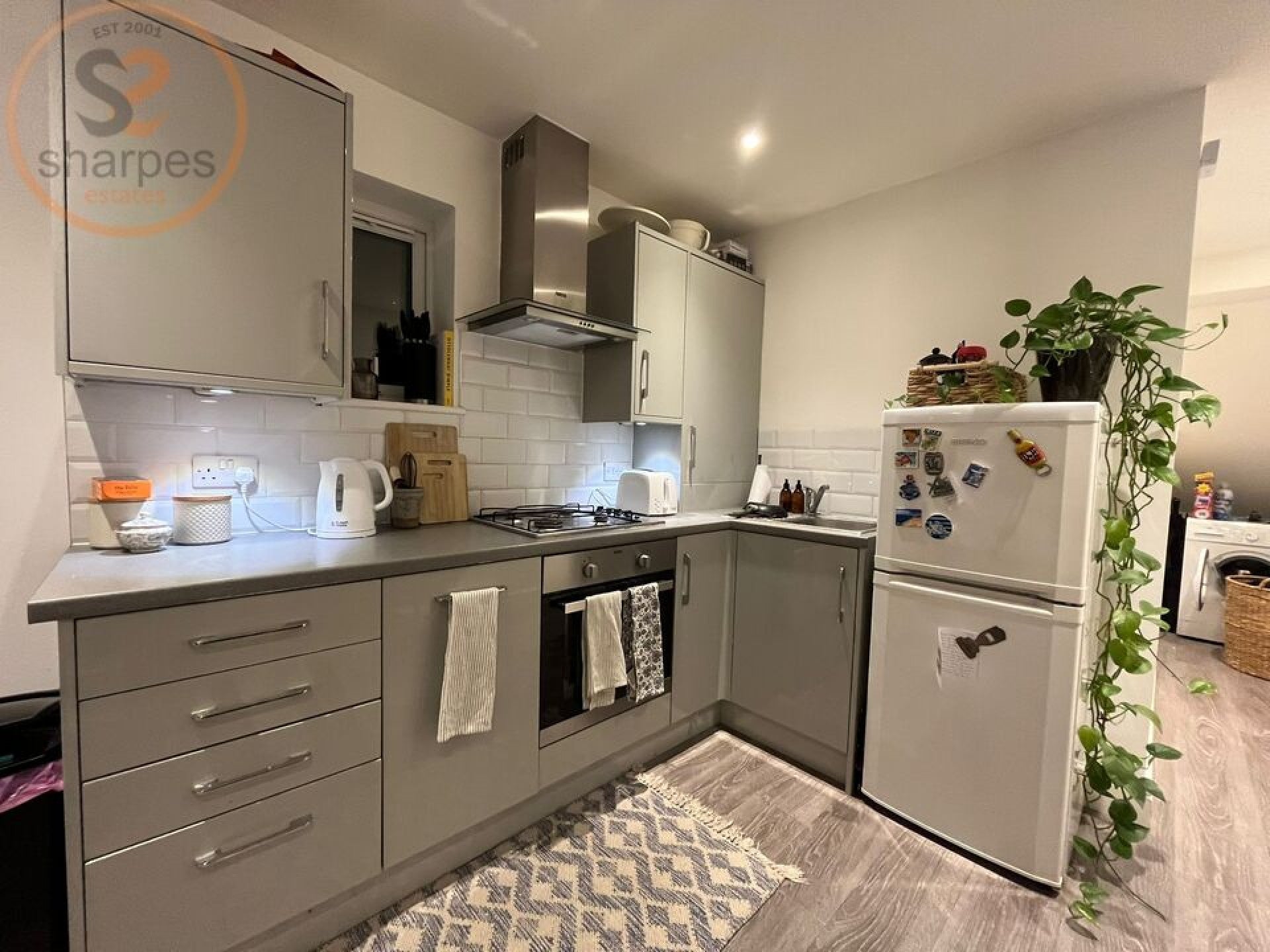 Flat Cowdrey Road in Greater London