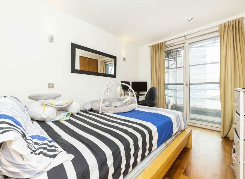 Flat Fairmont Avenue in Greater London