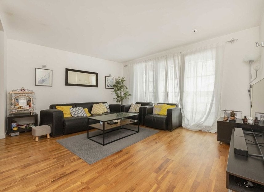 Flat Fairmont Avenue in Greater London