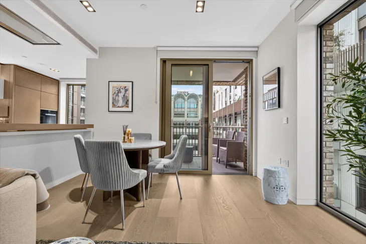 Flat Pearson Square in City of Westminster