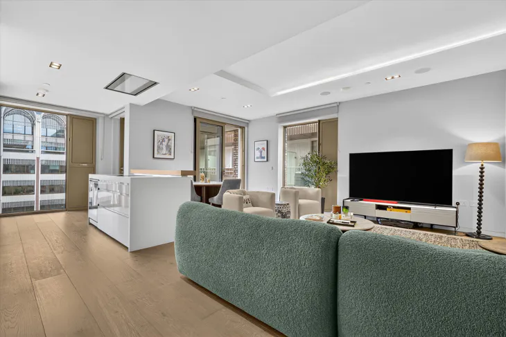 Flat Pearson Square in City of Westminster
