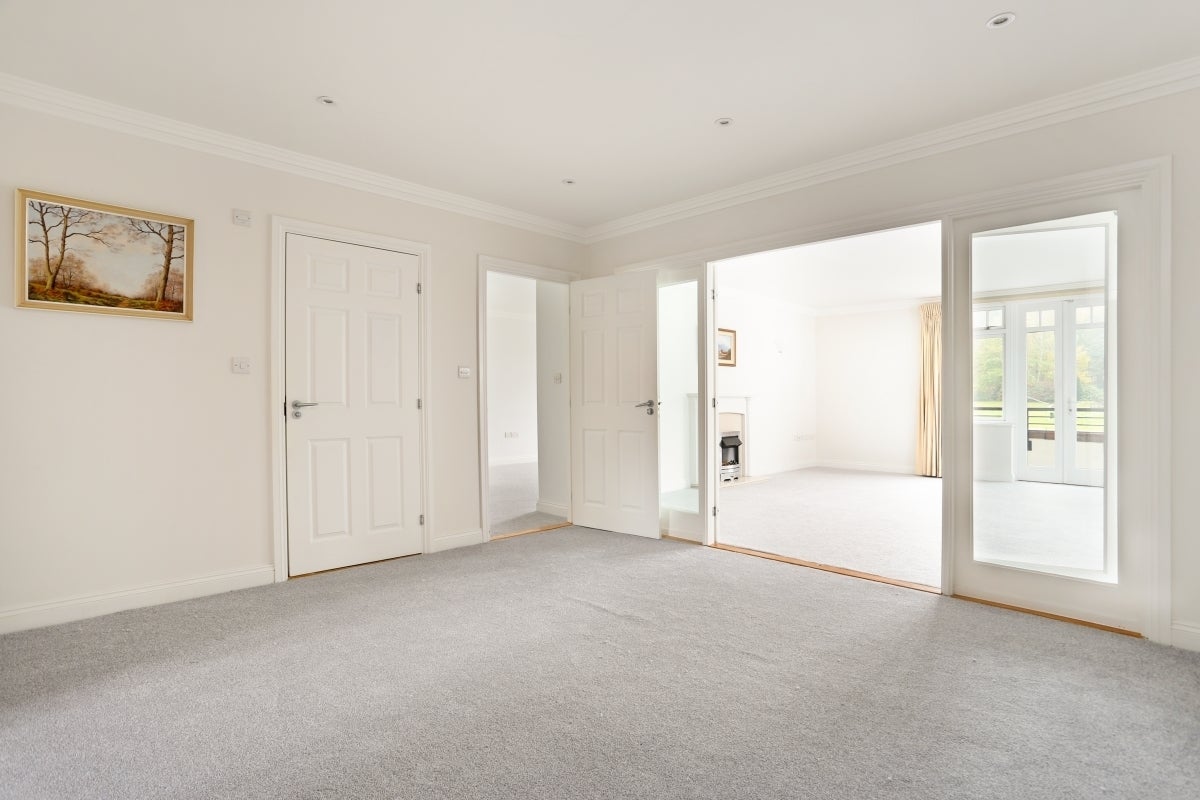 Flat Horsham Road in Waverley