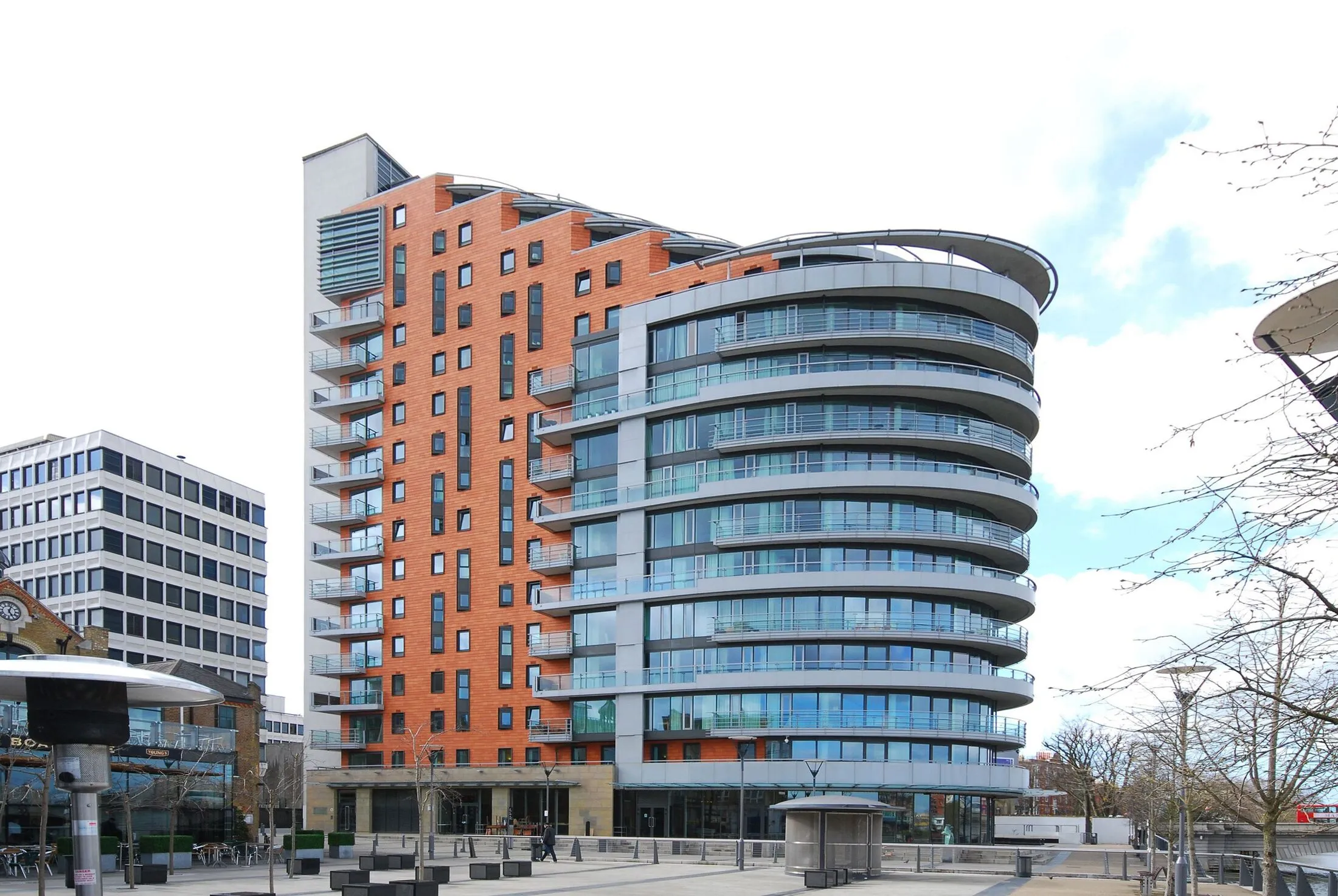 Flat Putney Bridge Road in Greater London