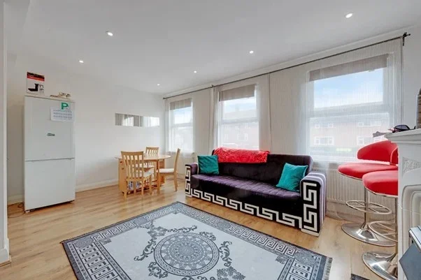Flat Collier Row Road in Greater London