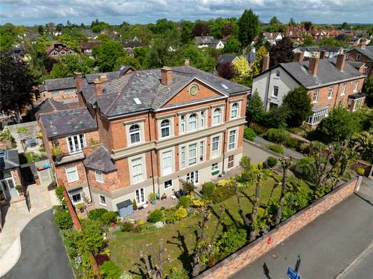 Flat Hough Green in Chester