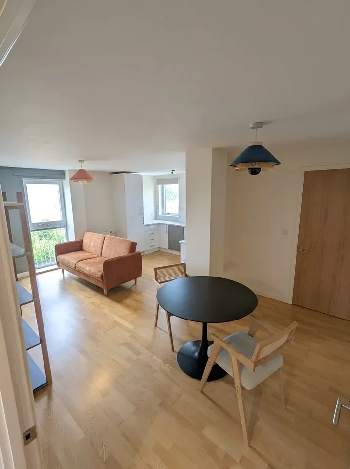 Flat Wellesley Terrace in Greater London