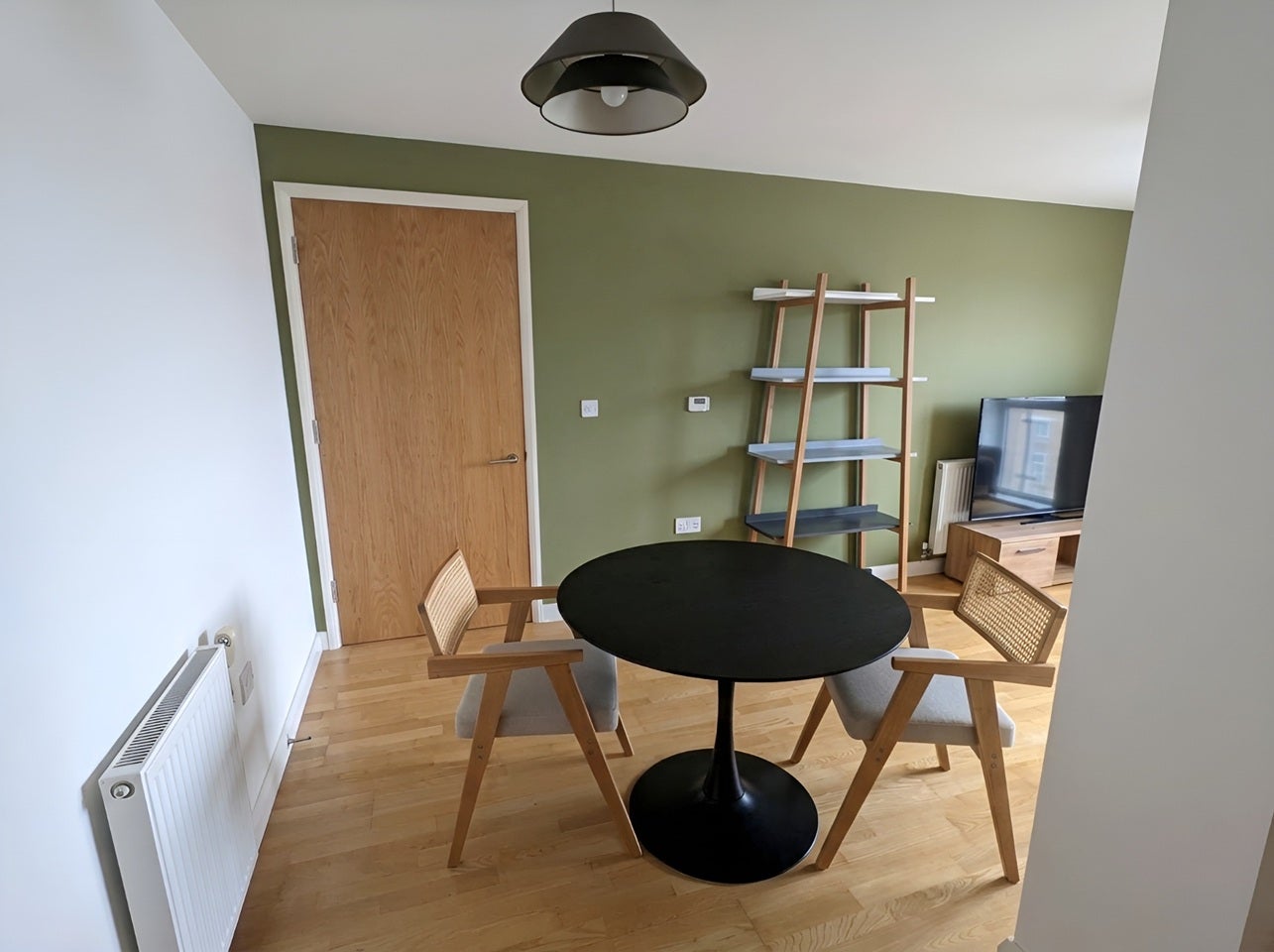 Flat Wellesley Terrace in Greater London