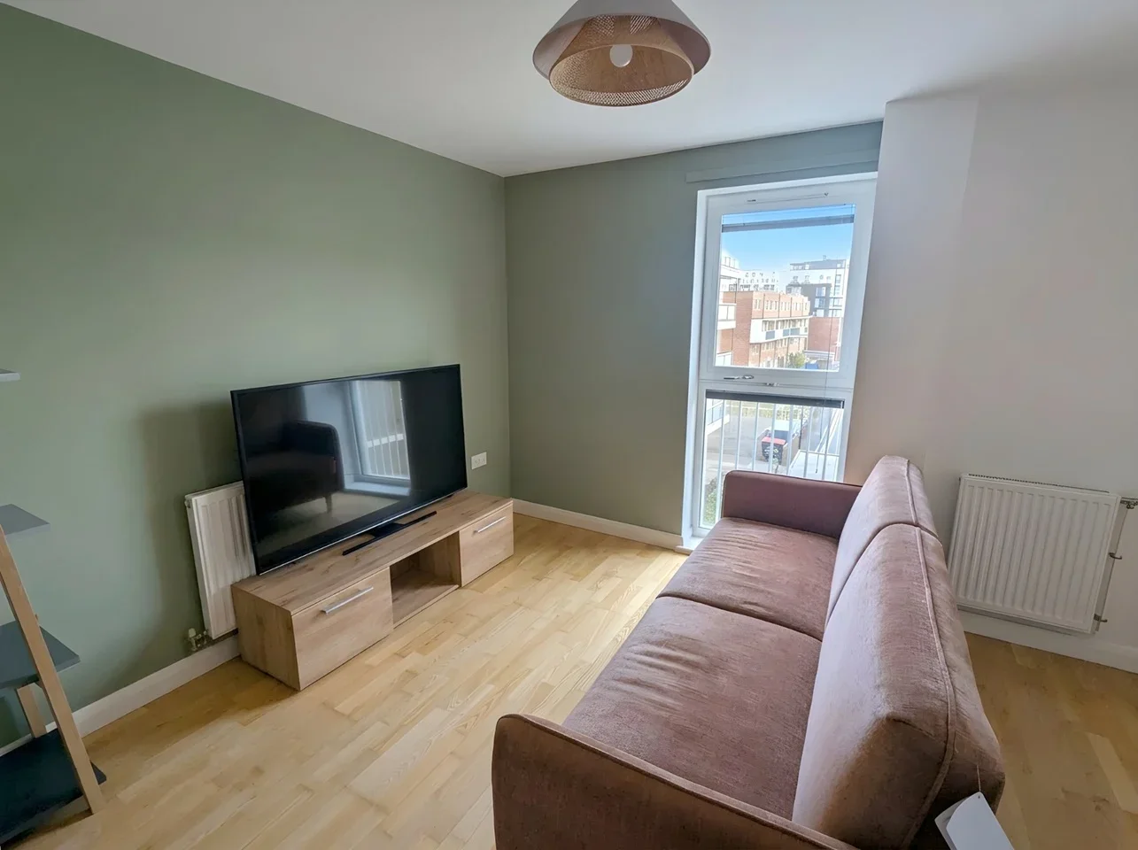 Flat Wellesley Terrace in Greater London
